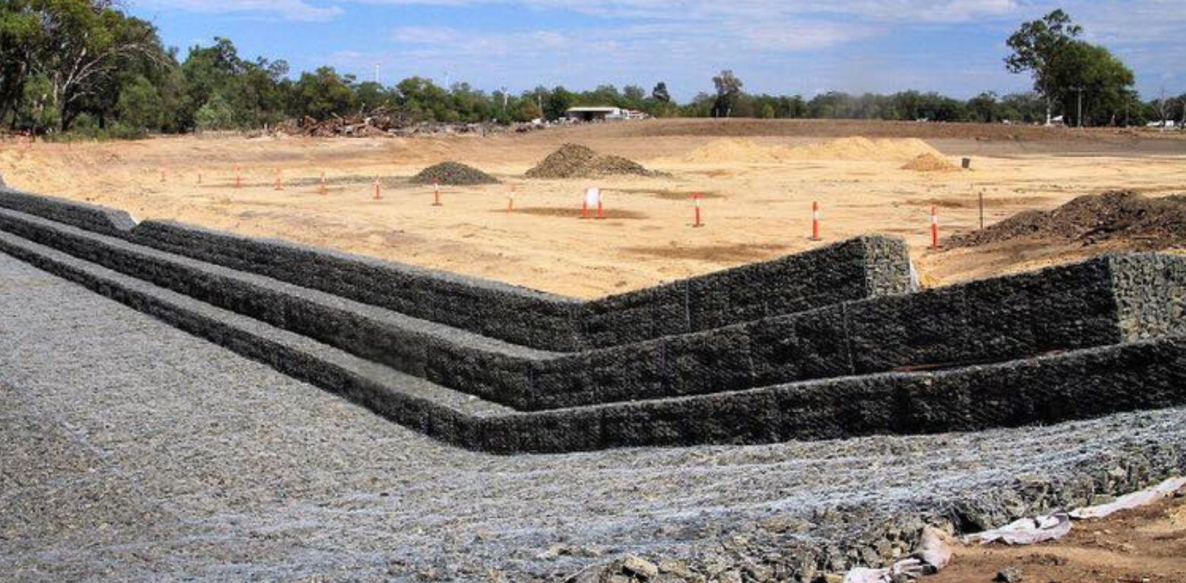 Gabion embankment strengthens flood defence