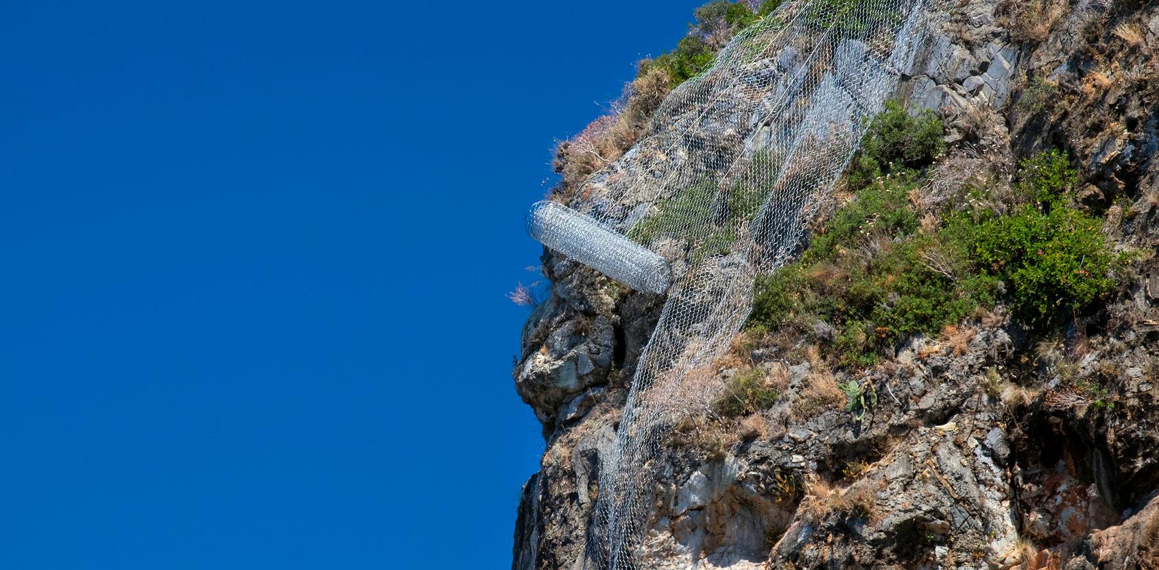 geofabrics-rockfall-mesh-body-image3-1690X831