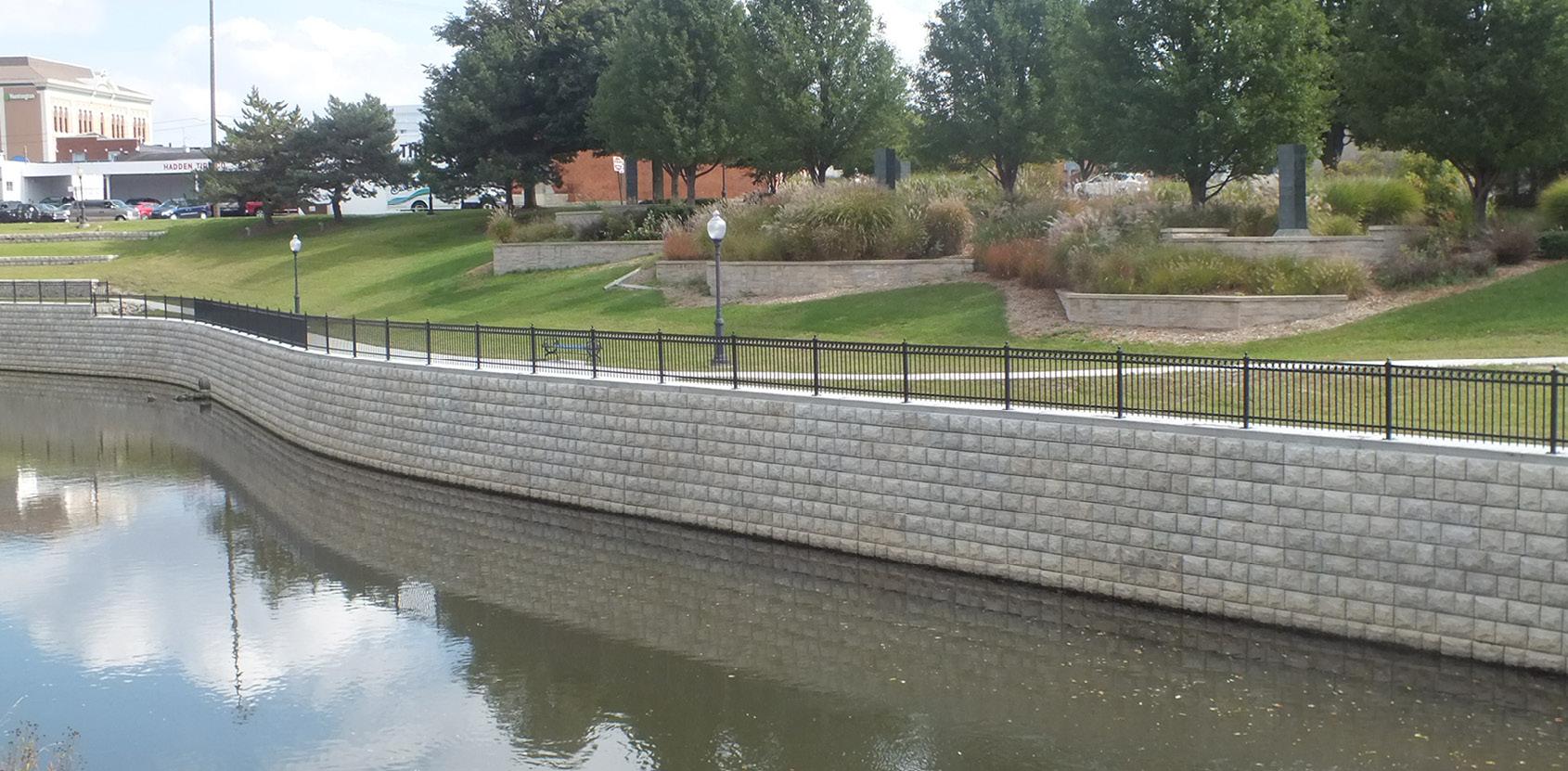 verti-block-retaining-wall-sends-timber-down-the-river-case study-apr22-img1
