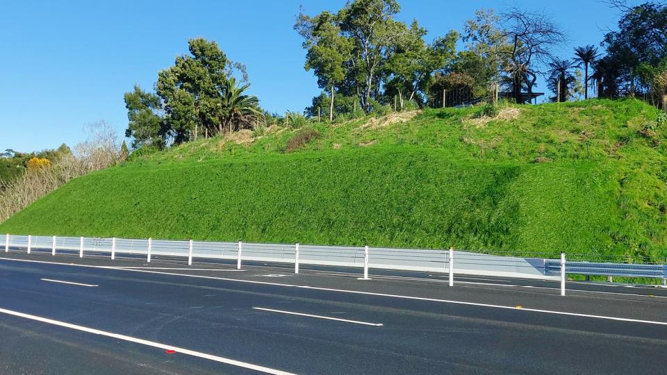 securing-a-steep-slope-on-the-waikato-expressway-with-geoweb-casestudy-jun23-img1