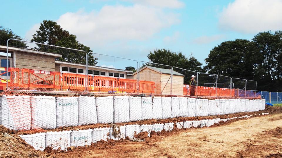 constructing-a-temporary-retaining-wall-uk-casestudy-img1